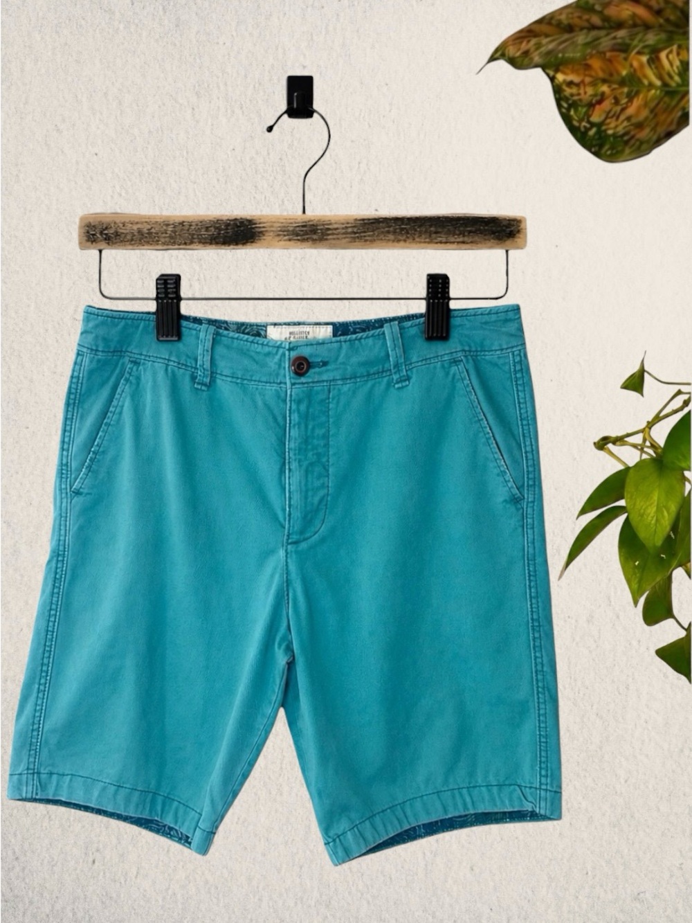 Hollister Classic Fit Turquoise Chino Shorts Men’s 34 Flat Front